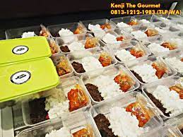 Hal ini bisa terjadi karena makan merupakan kebutuhan manusia. Makanan Minuman Di Bandung Kota Murah Catering Nasi Kotak Murah Dan Enak Di Bandung Layanan Pesan Antar Nasi Box Di Bandun Catering Makanan Makanan Minuman