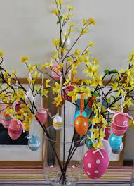 Osterhasen und ostereier können zur osterzeit noch hinzugefügt werden. Osterdeko Ostereier Baum Fur Innen Und Aussen Und Andere Coole Osterdeko Ideen