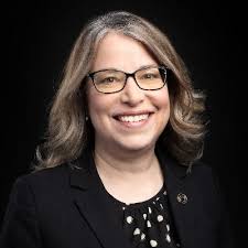 Julia Moretz (@SavySaverSouth)