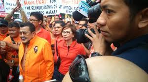 Erap seeks reelection as Manila mayor