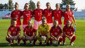 Das gros der österreichischen mannschaft spielt beim österreichischen spitzenklub hypo niederösterreich oder bei ausländischen vereinen. U17 Frauen Nationalteam Oefb At