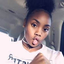 Kari Combs's Instagram, Twitter & Facebook