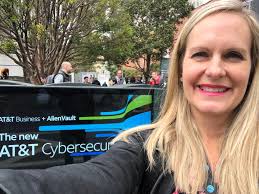 Lisa DeWolfe (@lmdewolfe)