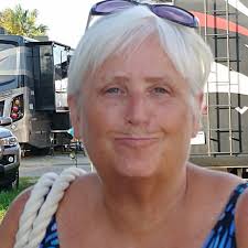 Chaotic Monday in the Cafeteria: Food Spills and Staff Shortages