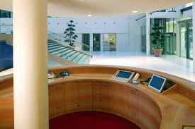 Is owned by deka (73 executives) 4 executives to email now; Hauptsitz Dekabank Luxemburg Buero Weller Innenarchitektur