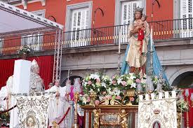 ¿cuáles son los juegos tradicionales de quito?, mencione dos juegos tradicionales de la costa, ¿en que año se creo el trompo?, ¿ cuales son los juegos autóctonos del oriente?, mencione dos juegos autóctonos de la costa, ¿cómo se juega el palo encebado. Costumbres Y Tradiciones El Palo Ensebado A Parar Bien La Oreja Cuaderno De Comprension Auditiva