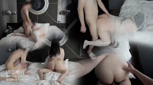 爱沢有紗 - Arisa Aizawa with a candid smile making eye contact