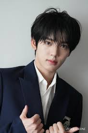 HAN YUJIN cho những bức ảnh đằng sau CHIC #ZEROBASEONE #ZB1 #제로베이스원  #HANYUJIN #한유진 240813