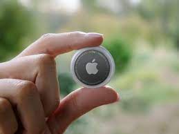 Airtags tap into apple's encompassing find my network and allow you to quickly find the item they're attached to, be it your keys, handbag, wallet, or whatever. Bu8sh1gthyg4zm