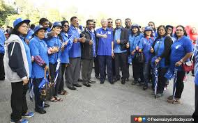 Mengumumkan keputusan itu pada satu sidang media di pusat penamaan calon di smk tanah rata di sini hari ini, kayveas berkata beliau sebaliknya akan memberi sokongan penuh kepada calon pakatan harapan (ph) m manogaran. Prk Cameron Highlands Calon Bebas Paling Awal Tiba Di Pusat Penamaan Calon Free Malaysia Today Fmt