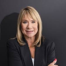 Honored to earn the FNF agency performance award for 2020/2021. Only two of  us in the state of Florida received this, which is incredibly humbling to  me because we have a phenomenal