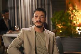 Suna'nın gelişiyle endişeye kapılan leyla, bir umut cem'i beklemeye başladı. Cam Tavanlar Bolum 2 Ve Ates I Asli Nin Sureti