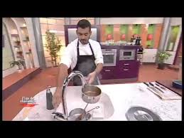 Se trata de una radio generalista que desde sus inicios despertó un enome interés entre lo. Cometelo Se Desplaza A Almunecar Y Cocina Flan De Chirimoya Canal Sur Youtube