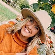 Alisha Tackett's Instagram, Twitter & Facebook