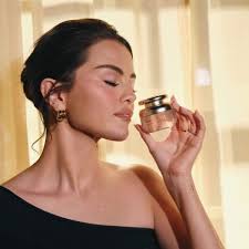 CANDIDS: Selena deixando a boate The Abbey Food & Bar em West Hollywood, CA  (27/06)