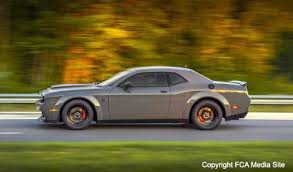 But it instantly hits the fuel cut off so doing 1/8 mile or 1/4 probably need to shift sooner. 2018 Dodge Challenger Srt Demon
