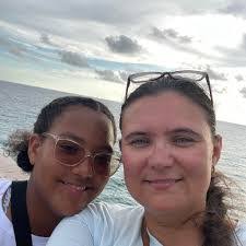 Sandra Budowski's Instagram, Twitter & Facebook