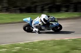 ガチの少年 少女がmotogpばりのレースを繰り広げる ヨーロッパの minigp50 が凄まじい件 バイクレース レース バイク
