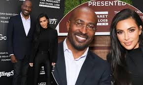 In one of the most surprising dating rumours to emerge from tinseltown in recent memory, the billionaire reality star is rumoured to be seeing cnn commentator van jones. Kim Kardashian And Cnn Reporter Van Jones At The Center Of Fresh Dating Rumors Daily Mail Online