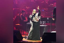 The duration of song is 04:03. Ella Standing In The Eyes Of The World Mp3 Beside You Maywood Mp3 Buy Full Tracklist Ella Is A Living Legend Kurnia Salim