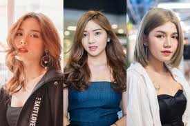Gaya terbaru warna cat rambut nyu untuk kulit sawo matang, warna cat diharap warna cat yang akan kita bagikan berikut ini dapat menimbulkan tambahan ide untuk membuat warna cat serta bisa memperingan kamu dalam membangun warna cat impian kamu. 22 Tren Warna Rambut Cokelat Terang Sesuai Undertone Kulitmu