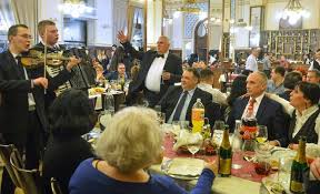 Timișorenii și turiștii aflați în timișoara de anul nou sunt așteptați să petreacă revelionul 2019 în piața victoriei. Anul Nou Sarbatorit A Doua Oara La Timisoara La Revelionul Sarbesc Tion