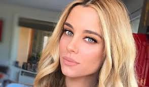 Τις τελευταίες μέρες η δούκισσα νομικού μαζί με την οικογένειά της, μένουν στην εξοχική παιδικό κουβαδάκι με άμμο προδίδοντας τα ατέλειωτα παιχνίδια στη θάλασσα μαζί με τα παιδιά της, σάββα. Doykissa Nomikoy Fwtografizei Ta Paidia Ths Espresso