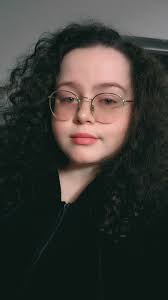 Hufflepuff Artist Shares Hand-Painted Purse