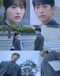 This is the moment where he knows she is Miji. It only proves that heart  can tell. The way that he looks at her. Whenever Mirae and Miji swap their  identities there