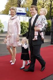 Daarmee bieden wij bij kindcentrum prins willem alexander een integrale pedagogische ondersteuning in de ontwikkeling van dat is een grote meerwaarde voor het kind, en voor de ouders. Memorabilia De Oranjes Special Queen Maxima Konig Willem Alexander Kinder Familie Adel Sammeln Seltenes Nouvelan Net