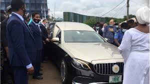 Evelyn joshua is the wife of the late pastor tb joshua. S5zwvoqrzewf1m
