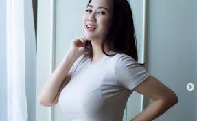 Vidio conten hanya untuk hiburan semata bagi kaum bangsa buaya. Perempuan 40 Tahun Viral Dengan Julukan Tante Pemersatu Bangsa Borobudurnews