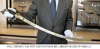 보조 공격은 방어자세가 되어 데미지를 막고 적에게 데미지를 줄 수 있습니다. ì„¸ì´ë²„ ë‚˜ë¬´ìœ„í‚¤
