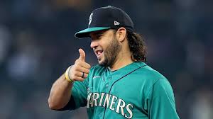 What just happened? The Mariners traded Eugenio Suarez for nothing!