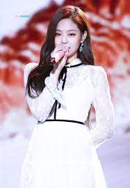 Black pink menjadi grup penyanyi perempuan pertama yang debut di bawah yg . Pin By Olivia On Black Pink Blackpink Jennie White Dress Jennie Kim Blackpink