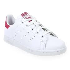 Avec la basket fille adidas stan smith, les sportives en herbe profiteront également de chaussures innovantes avec un niveau de confort incomparable. Chaussures Stan Smith J Blanc 5183002 Pour Enfant Fille Jef Chaussures