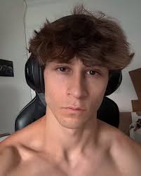 Brandon Pennell's Instagram, Twitter & Facebook