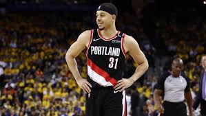 Likewise, how much does steph curry make a season? Seth Curry S Salary How Much Money Does Steph Curry S Brother Make å½é èèèµ