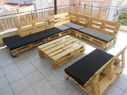 In how to make couch from pallet wood, easy step by step should be followed based on instructions. Ideas For Pallet Wooden Couches Pallet Furniture Outdoor Diy Pallet Couch Pallet Outdoor