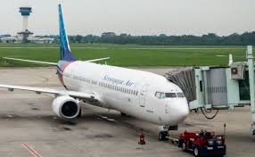 An indonesian sriwijaya air plane is feared to have crashed into the sea after the boeing 737 lost contact with air traffic control in the capital jakarta with flight tracking data showing it plunged into a steep dive minutes after takeoff. Sea Crash Feared As Indonesia Plane Carrying 62 Goes Missing The Federal