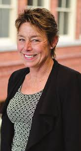 Queen's student, medical resident pull woman from lake