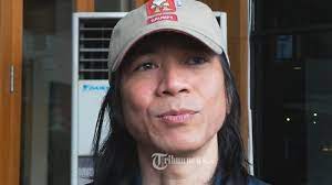 Abdee 'slank' mengaku kangen manggung bersama slank dan memetik gitar kesayangannya di hadapan penonton. Abdee Slank Memilih Menikah Lagi Karena Beda Prinsip Dengan Sang Istri Ini Jawaban Sang Kakak Halaman 2 Tribunnews Com Mobile