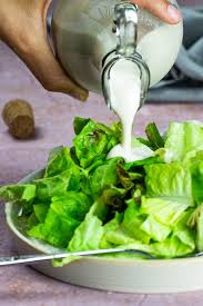 Vegane Knoblauch Joghurt Sosse Ein Turkisches Joghurt Sossen Rezept Welches Nicht Nur Als Vegane Doner Sosse Dienen Veganer Joghurt Vegane Salate Joghurtsosse