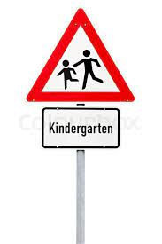 Sie findet kontinuierlich statt und fordert die kinder mit all ihrem denken, fühlen und handeln in unterschiedlichen situationen. Verkehrsschild Achtung Kindergarten Stock Bild Colourbox