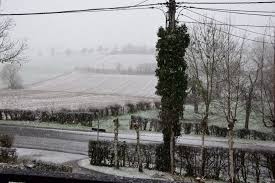 Boven de 1500 meter kan 7 tot lokaal 45 centimeter sneeuw vallen. Eerste Sneeuw In Limburg Valt In Remersdaal Voeren Hln Be