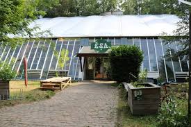 Hier können sie eine bank auswählen, sich informieren und bewertungen oder kommentare lesen oder schreiben. Die Grune Arche Auf Dem Campus