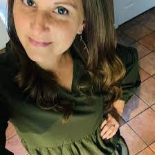 Melissa Slater's Instagram, Twitter & Facebook