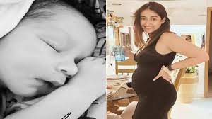 ileana: Ileana D' Cruz becomes a mom! 'Barfi' star welcomes first child, a  baby boy - The Economic Times