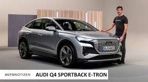 To skaitā iekļauti, piemēram, papildu aprīkojumā pieejamie virtuālie sānu spoguļi, kas atveido attēlus automobilī, izmantojot mazu kameru. Audi Q4 Sportback E Tron Elektro Suv Mit Premium Anspruch Review Vorstellung Head Up Display Youtube