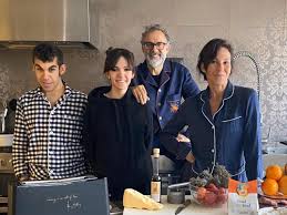 Forse per timidezza, o forse perché avevo già un figlio piccolo. Kitchen Quarantine A Massimo Bottura E Famiglia Il Premio Webby Chef 2020 Cook